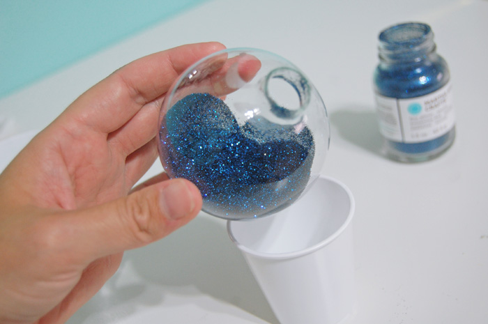 swirl-glitter-around-inside-glass-ornament
