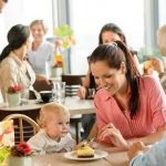 Cu copilul la restaurant: Cum sa ai o iesire de succes