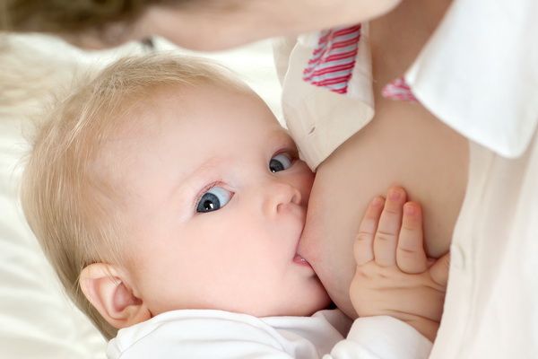 Alaptarea: Beneficii pentru mama si bebelus