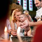 Care este rolul lumanarilor la botezul copilului?