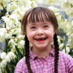 Care sunt caracteristicile copiilor cu Sindromul Down?