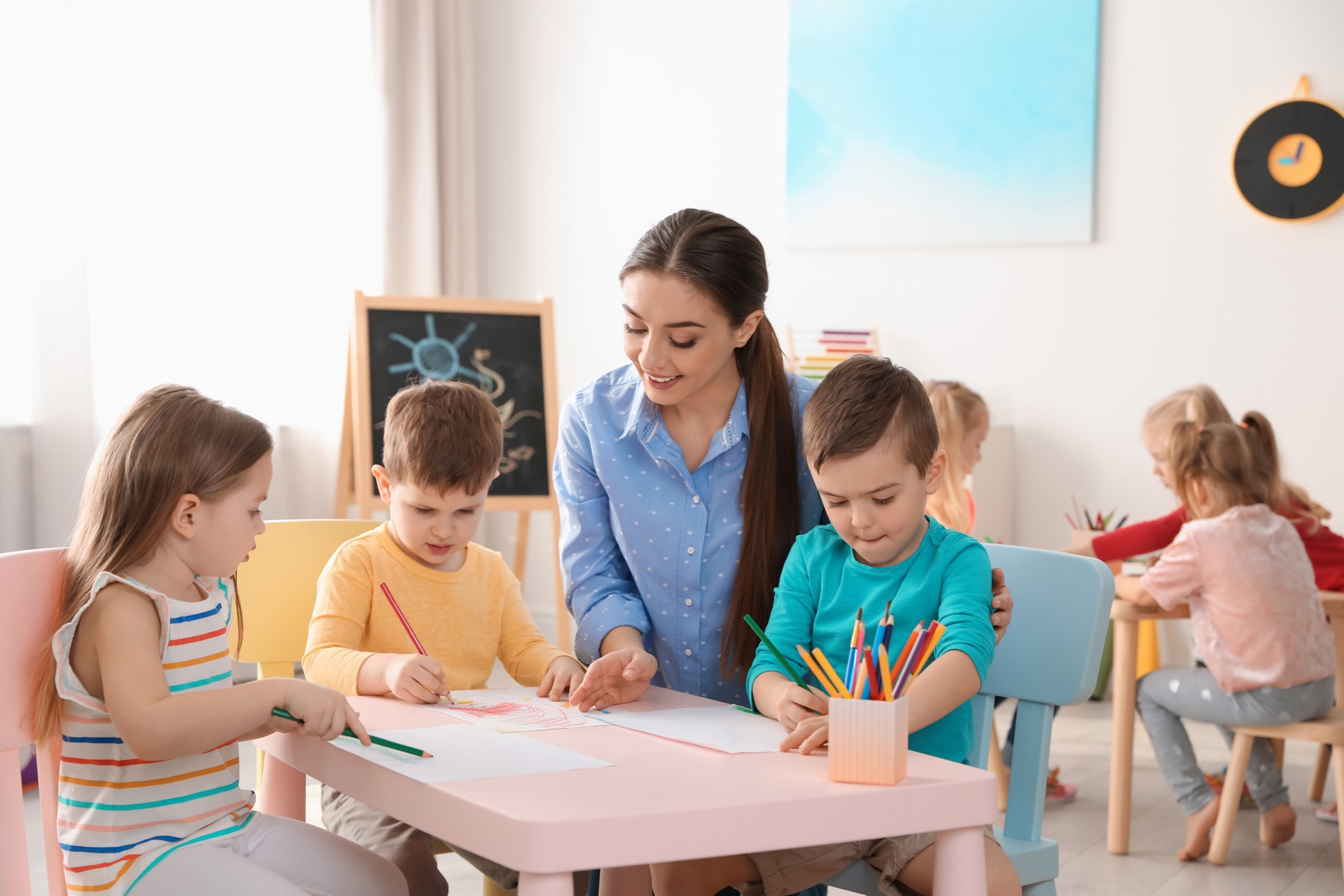 Обсуждаем детские сады. .Детский сад (Kindergärten).Германии. Воспитатель в саду. Воспитатель и дети в детском саду. Воспитатель с детьми.