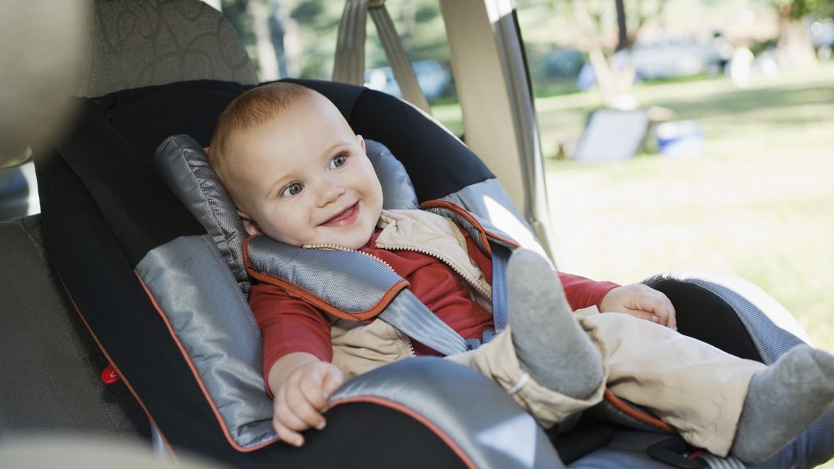 Cu bebelusul in masina: Cum il tii ocupat