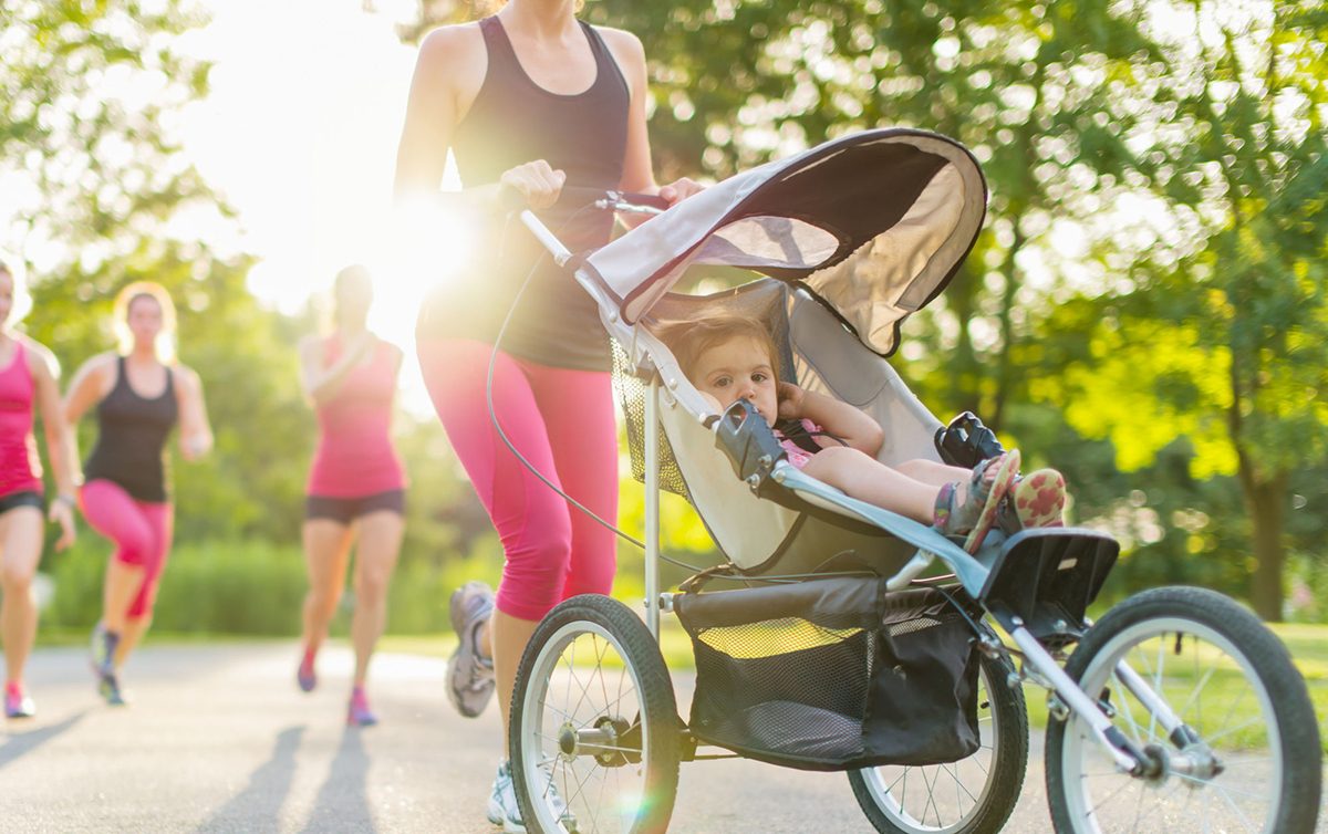 Sport cu bebelusul: Cum se mentin mamicile in forma