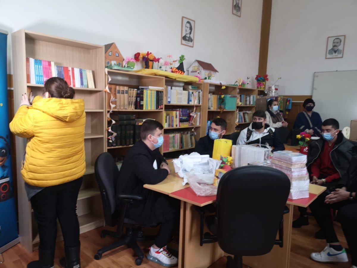 Daruieste o lume de basm a donat biblioteca 18 Liceului Iordache Zosima din Armasesti
