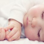 Somnul bebelusului: Mitul cu cele 16 ore