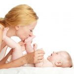 Dezvoltarea bebelusului: Miscarile de la varsta de 3-6 luni