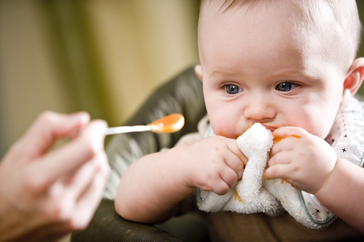 Cum depistezi alergiile alimentare la bebelusi