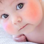 Transpiratia la bebelusi: Cauze si solutii