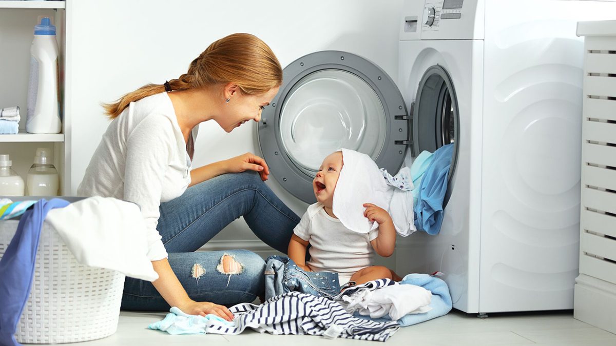 Atentie la cum speli hainele bebelusului