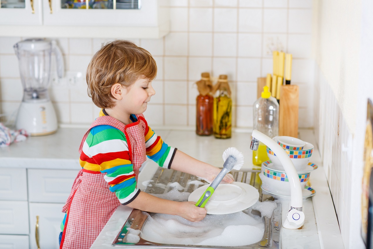 Helen wash the dishes for fifteen minutes