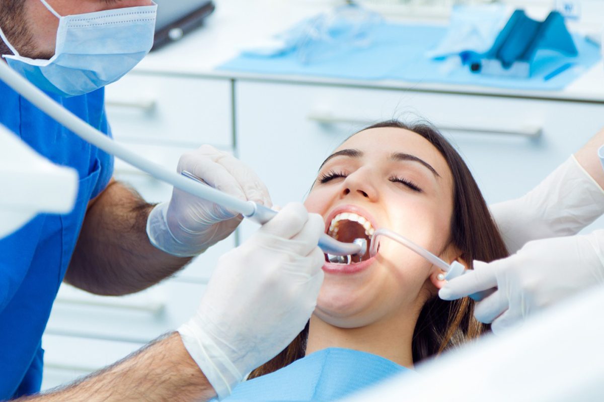 Tot ce trebuie se stii despre implantul dentar