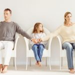 Parintii divorteaza: Cand si cum ii spui copilului