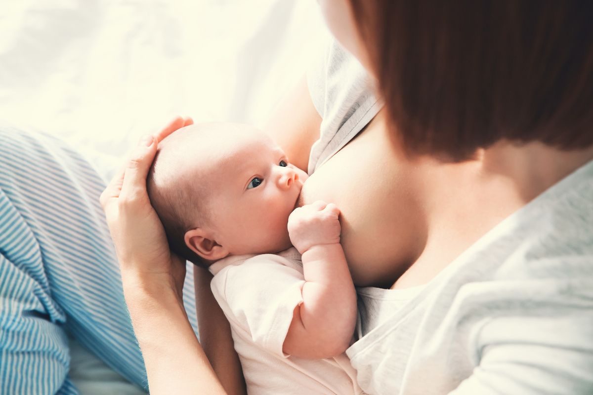 Alaptarea: Beneficii pentru mama si bebe
