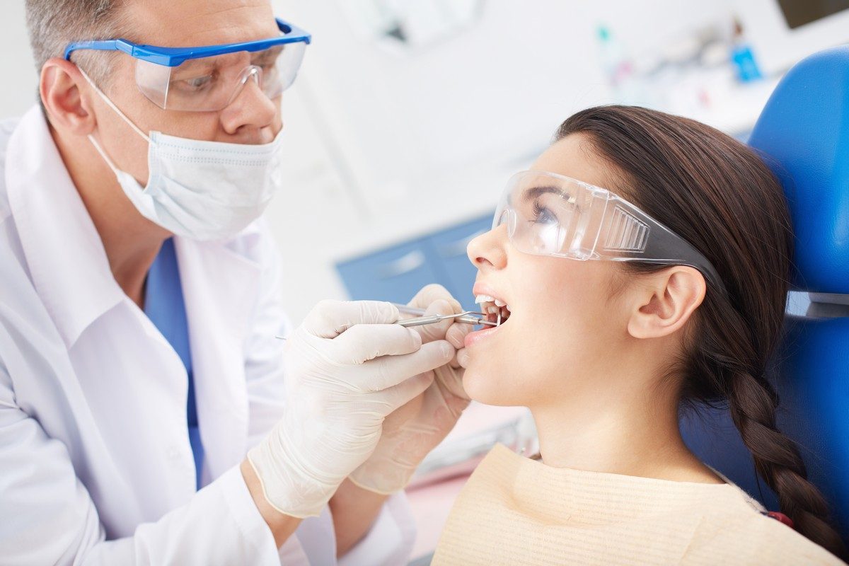 Implantul dentar rapid: Pasi pentru inlocuirea dintilor lipsa