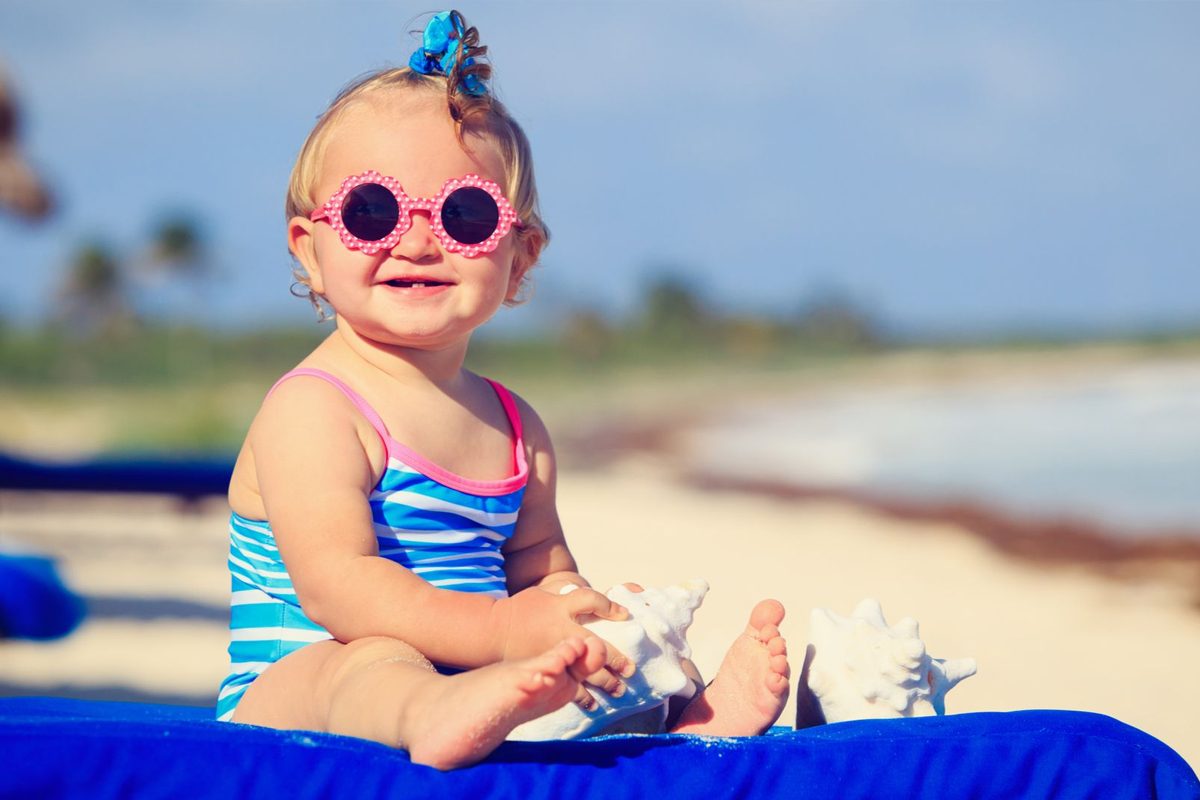 Cu bebe la plaja: Protectia solara corecta