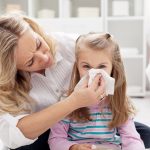 Desfundarea nasului la copii: Cand invata sa-si sufle nasul singuri