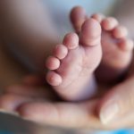 Despre talus valgus si alte probleme de picioare la nou-nascuti